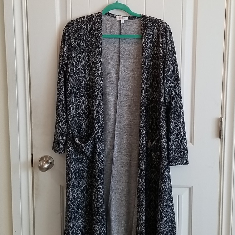 GUC Lularoe Sarah Cardigan Grey Black Scroll Small